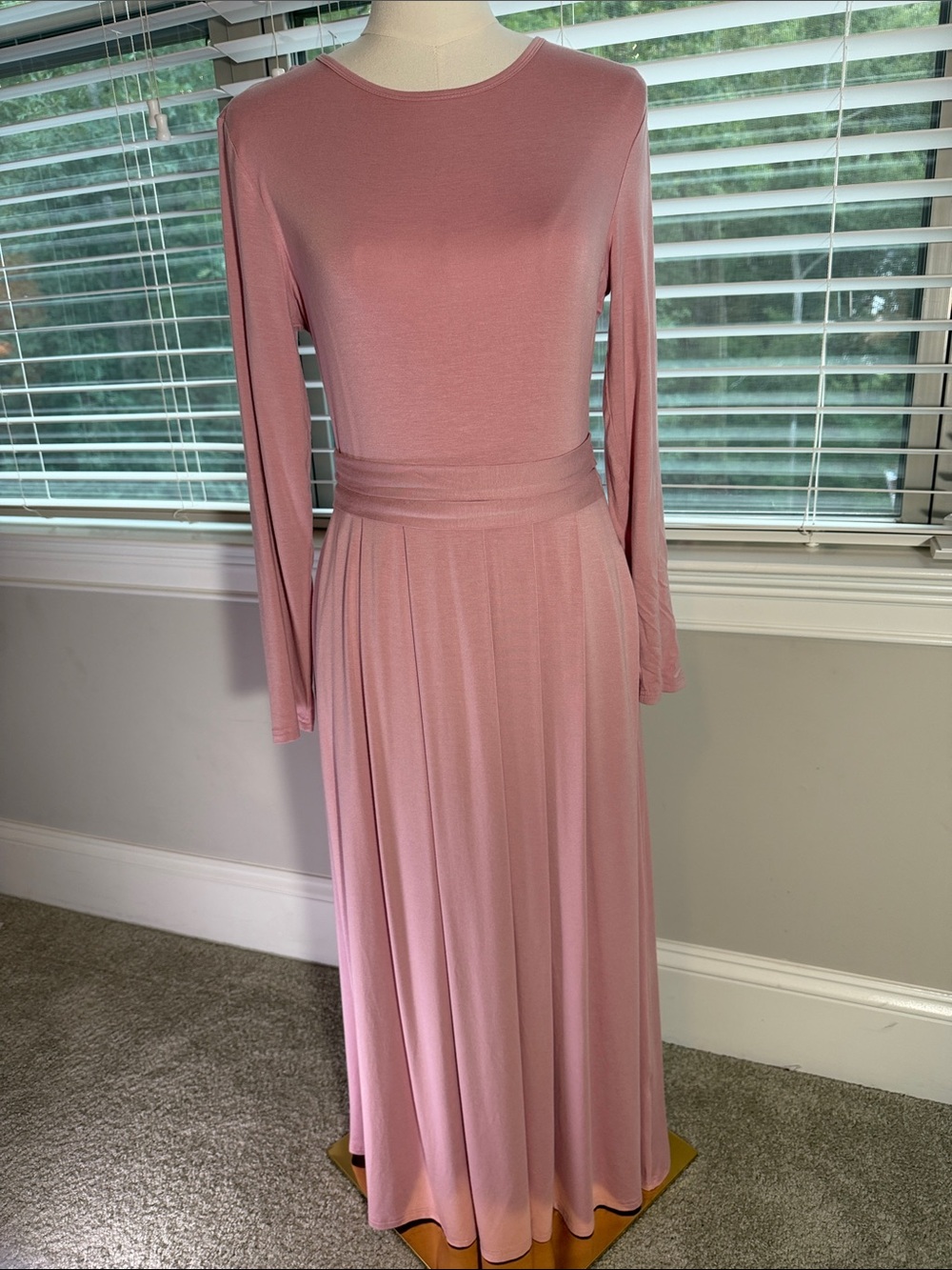 Long Sleeve Maxi Dress in Dusty Pink — Classic Crew Neck - Picture 3 of 7